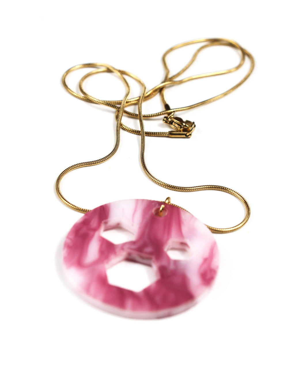 Collar redondo mármol en rosa y blanco: Deslumbra con el Resplandor del Sol con Este Aro-2